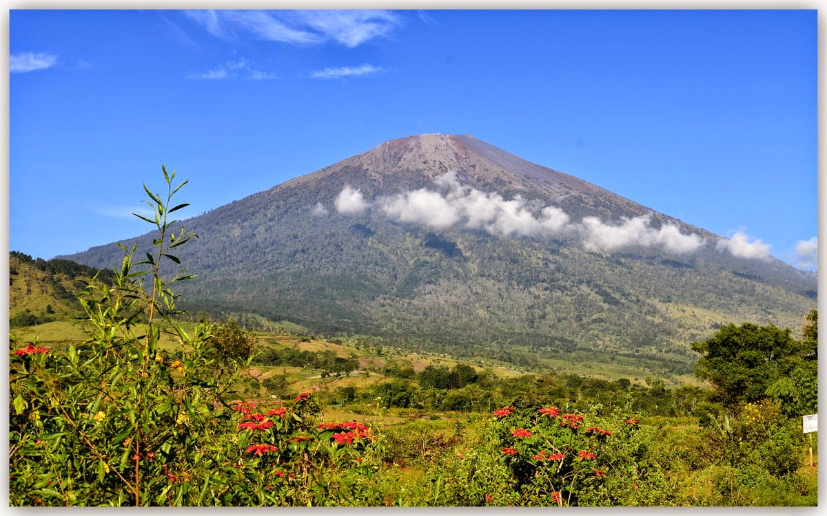 Keindahan Pesona Alam di Taman Nasional Gunung Rinjani
