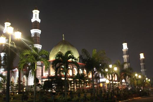 Wisata Masjid Kubah Emas Depok