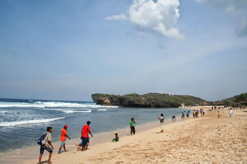 Keindahan Alam Pantai Krakal di Gunung Kidul Yogyakarta