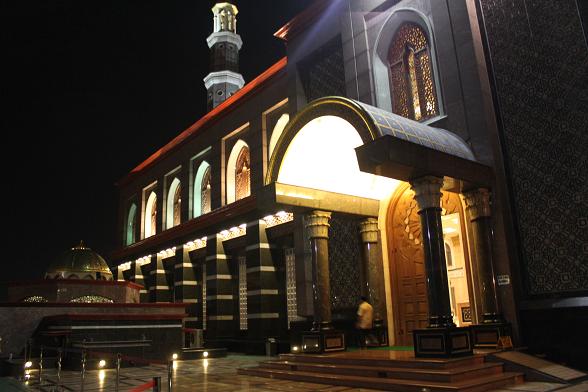 Wisata Masjid Kubah Emas Depok