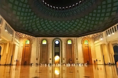 Arsitektur Masjid Nasional Al-Akbar Surabaya Arsitektur Masjid Nasional Al-Akbar Surabaya