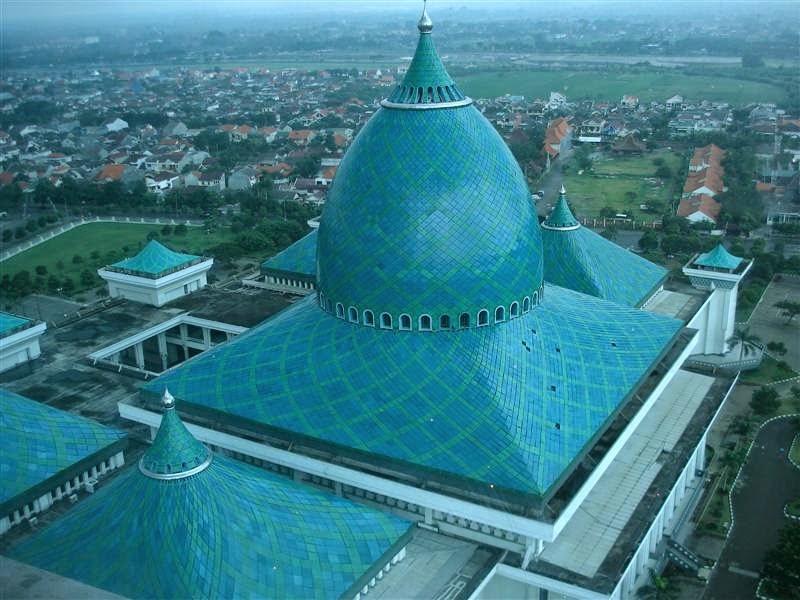 Kubah Masjid Nasional Al-Akbar di Surabaya Kubah Masjid Nasional Al-Akbar di Surabaya
