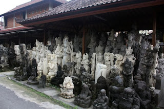 Ukiran patung desa Batubulan pulau bali Ukiran patung desa Batubulan pulau bali