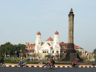 Lawang sewu dan Tugu Muda kota Semarang Lawang sewu dan Tugu Muda kota Semarang