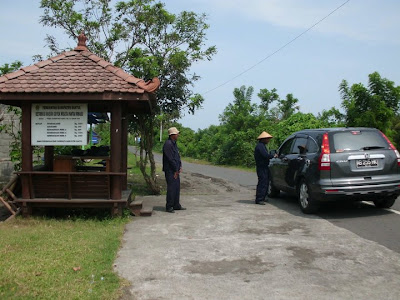 Loket masuk Pantai Kuwaru Bantul