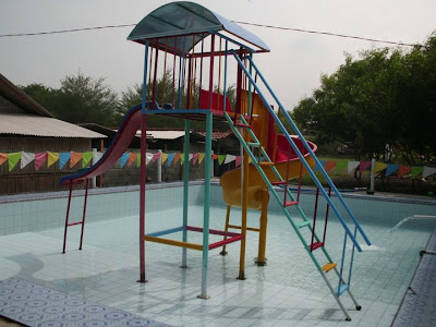 Kolam renang di Pantai Kuwaru Bantul