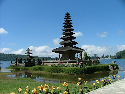 Danau Bedugul di Pulau Bali Danau Bedugul di Pulau Bali
