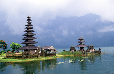 Danau Bedugul di Pulau Bali Danau Bedugul di Pulau Bali