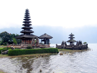 Danau Bedugul di Pulau Bali Danau Bedugul di Pulau Bali