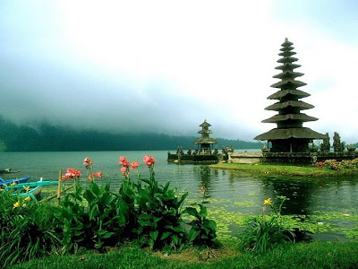 Danau Bedugul di Pulau Bali Danau Bedugul di Pulau Bali