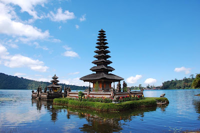 Danau Bedugul di Pulau Bali Danau Bedugul di Pulau Bali