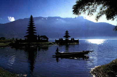 Danau Bedugul di Pulau Bali Danau Bedugul di Pulau Bali